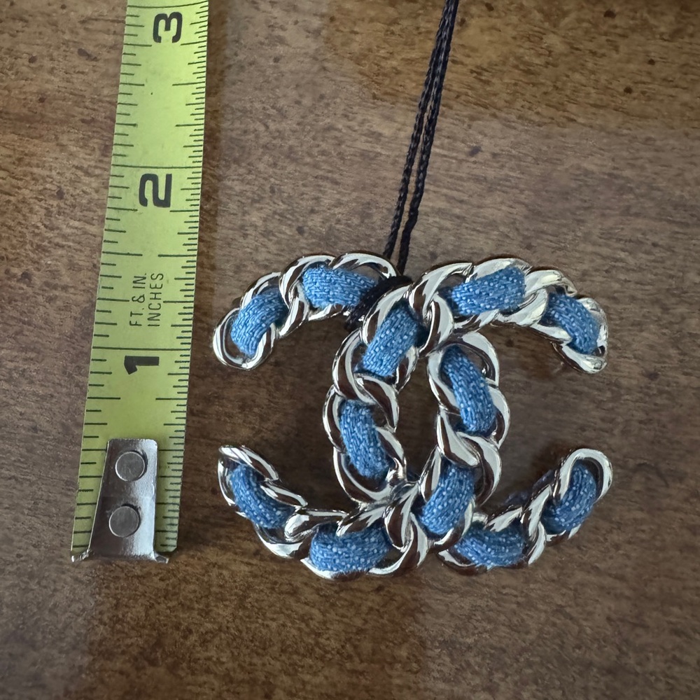 CHANEL Silver and Blue Brooch - Picture 6 of 6